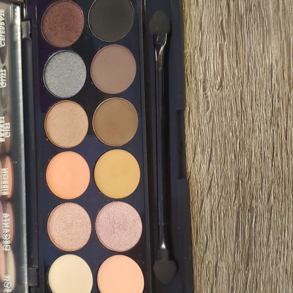 Sleek eyeshadow palette